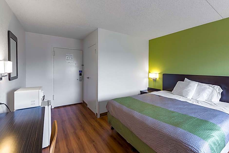 Motel 6-Warminster, PA