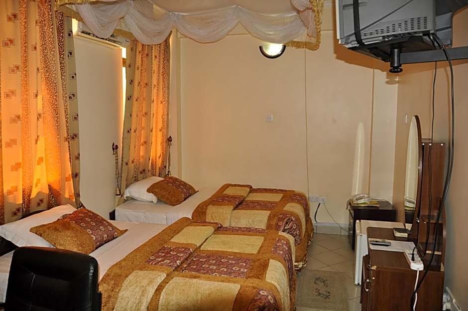 Rich Hotel