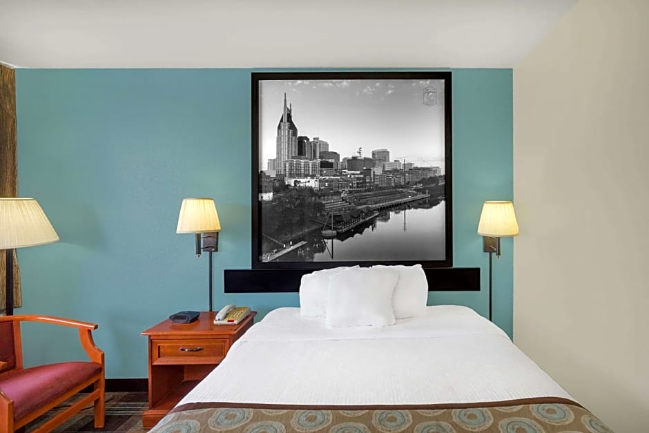 Super 8 by Wyndham Nashville Downtown