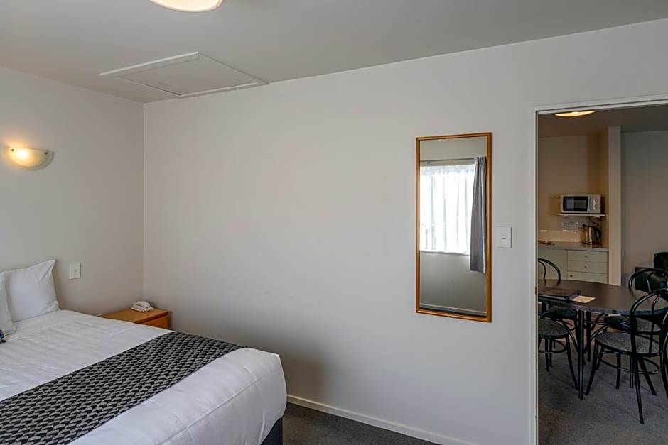 Gables Motor Lodge