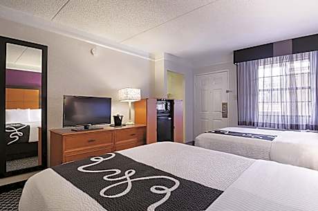 Deluxe Double Room with Two Double Beds - Smoking