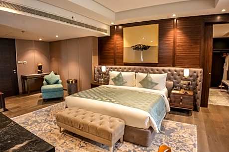Presidential Suite, Club Lounge Access, 1 King Bed - 1+1 on Selected Beverages (Happy Hours 17:00 -19:00 Hrs), 1-way Airport Transfer