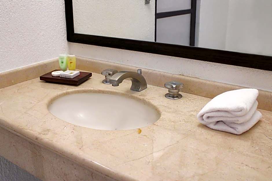 Hotel & Suites Real del Lago