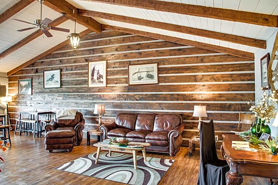 Cliff Dwellers Inn