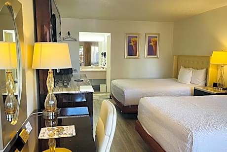 Queen Room with Two Queen Beds - Mobility Access/Non-Smoking