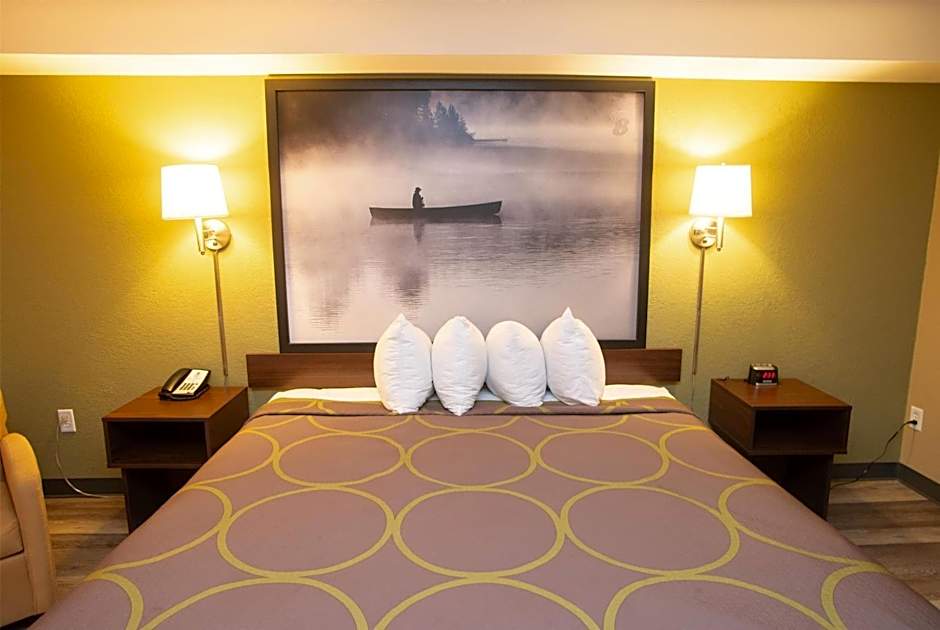 Super 8 by Wyndham Mississauga