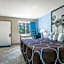Super 8 by Wyndham Beloit