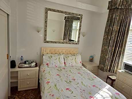 Shoreline Accommodation