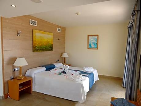 Deluxe Room with Lounge and Terrace
