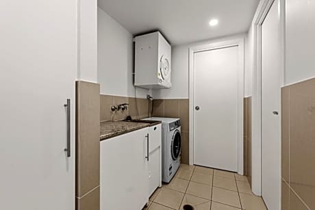 One Bedroom No View/Limited View