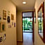 Frida's Artsy Condo with own mural, outdoor tub & rooftop pool