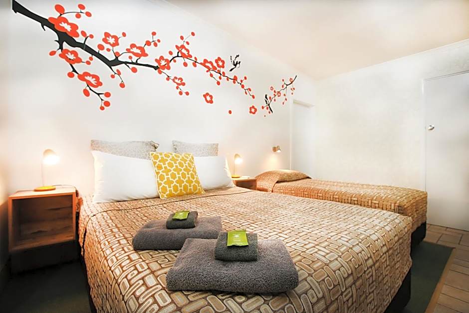 Central Motel Gin Gin