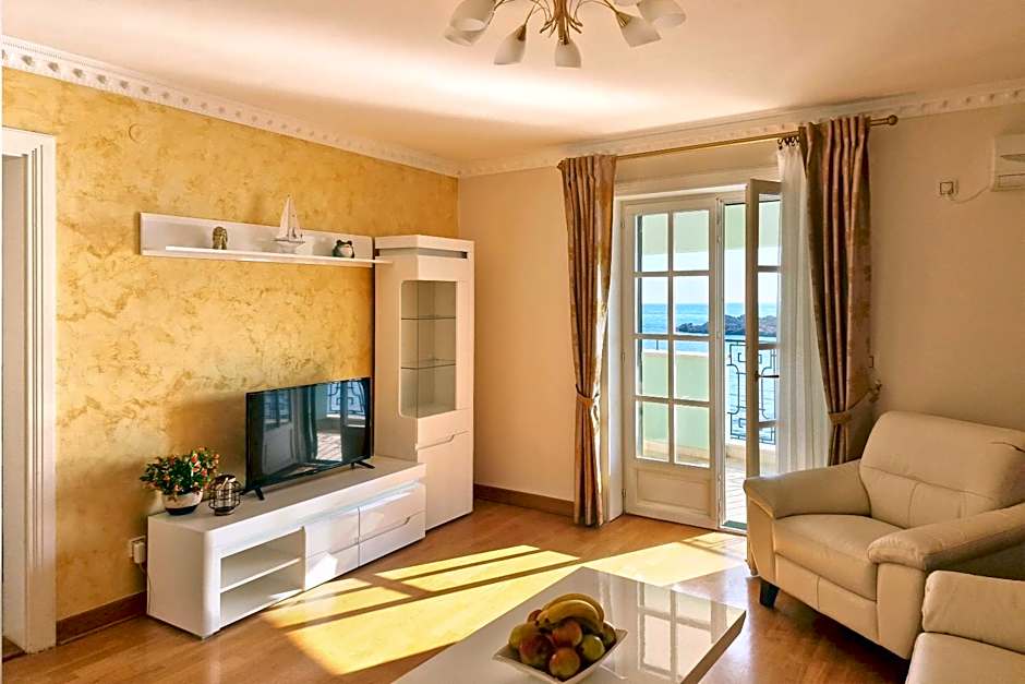 Montesan Luxury Apartment Beach Front