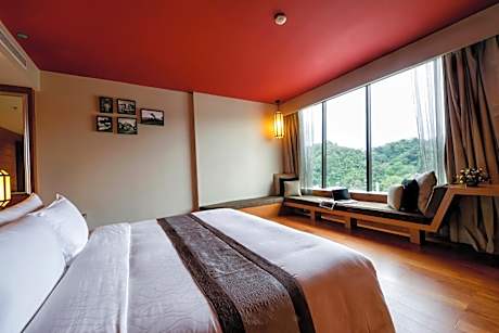 Grand Deluxe King Room