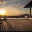 Sky Suite Top floor with Rooftop Pool & Gym