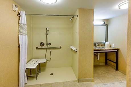 2 QNS MOBILITY/HEARING ACCESS RISHW SUITE NS