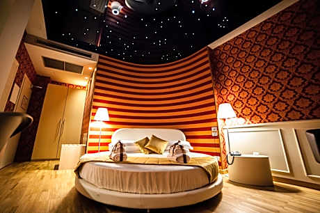 Deluxe Suite with Spa Bath