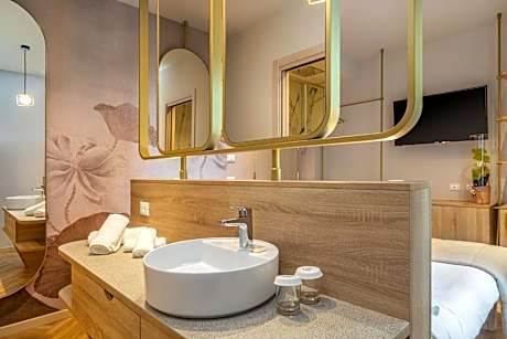 Deluxe Double Room with Side Sea View