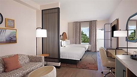 2 Queen Beds With Balcony