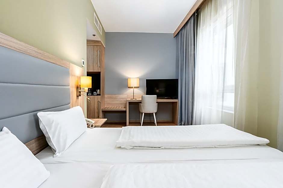 Akeah Verdi Budapest