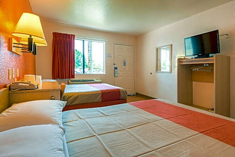 2 Full Beds | ADA/RI Shower/Micfridge