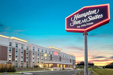 Hampton Inn & Suites Newburgh Stewart Airport, NY