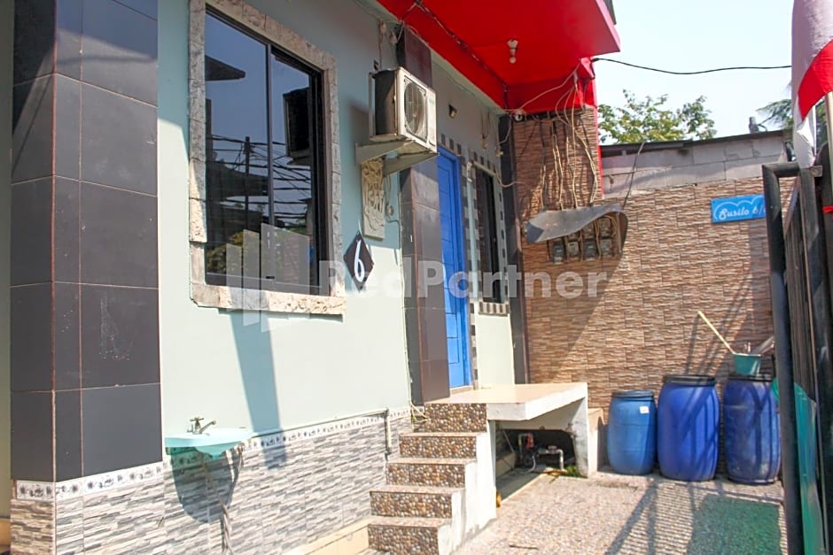 Snow White Residence near Grogol Mitra RedDoorz