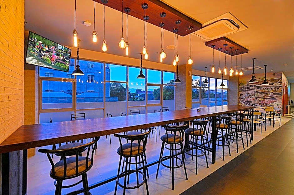 Pop Hotel Diponegoro Surabaya