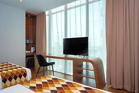 Executive Twin - Smoking