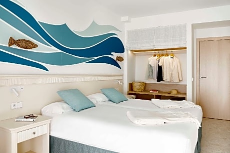 Pool Access Twin Room