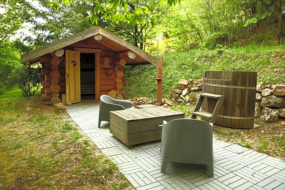 Les Grangeonnes, gîtes nature, piscine, bain nordique, sauna pour accueil familiale ou de groupe