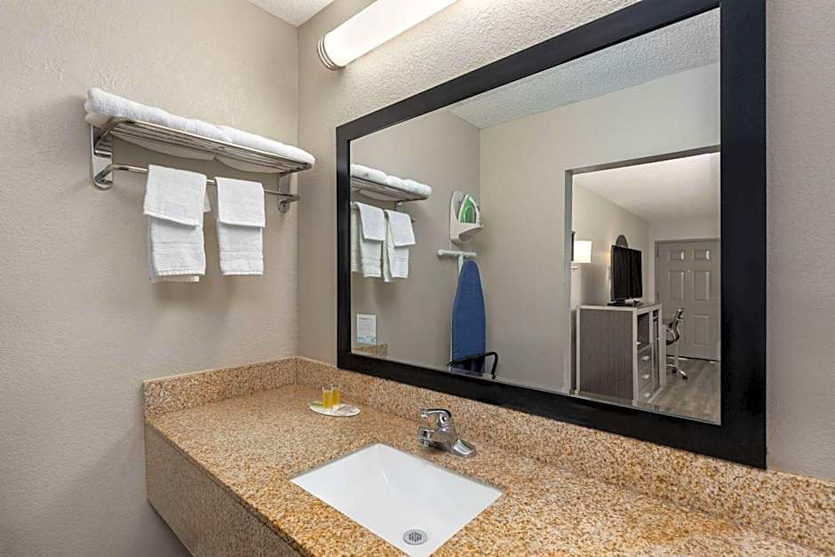 Days Inn by Wyndham Childersburg