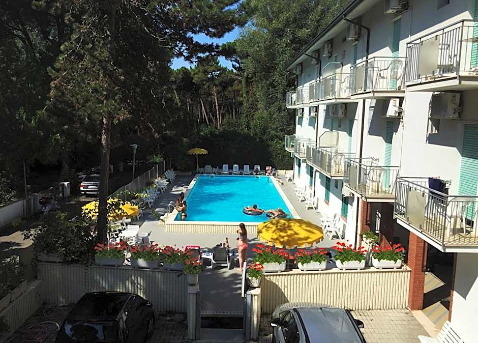 B&B Promenade Hotel Simple con Piscina