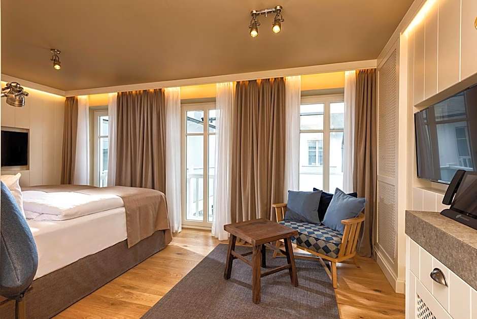 LOEV - VELA Hotels