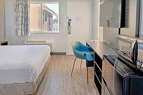 Queen Room - Disability Access - Roll in Shower