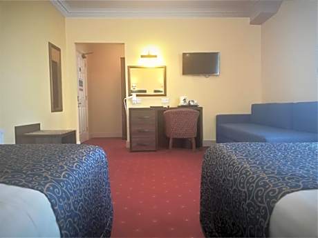 Family Room (2 Adults + 2 Children)