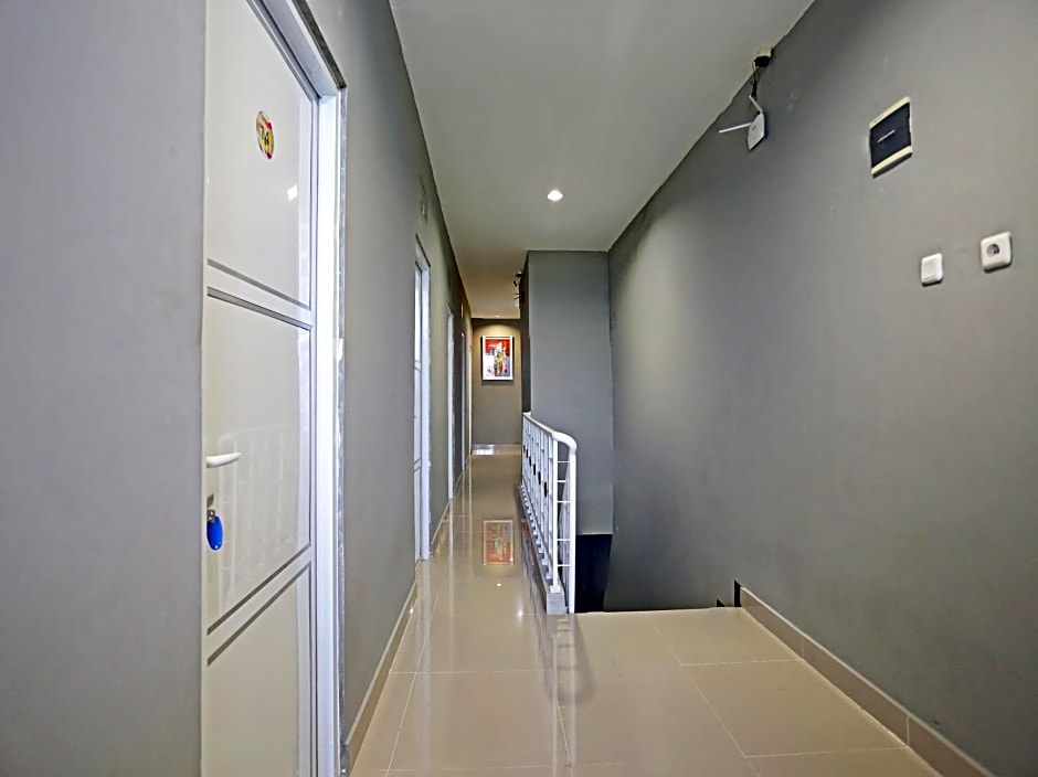 SUPER OYO 90848 J&b Rooms Bekasi