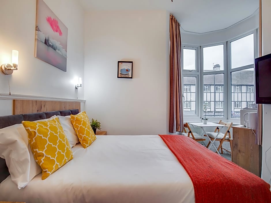 OYO TamTam Acton Hotel