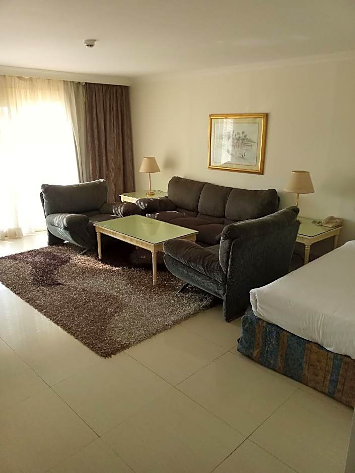 Cairo Pyramids Hotel