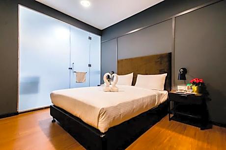 Premier Queen Room