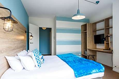 Comfort Room with Side Ocean View