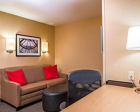 Queen Suite with Two Queen Beds - Non-Smoking
