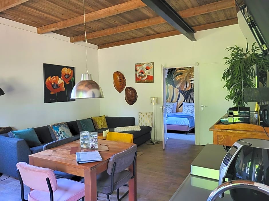 LUXE Bloemenzicht 4 personen, BnB, 10 minuten van zee