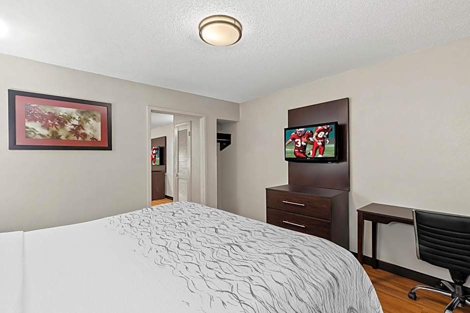 Red Roof PLUS+ & Suites Atlanta Airport South