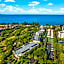Top 10 Pick! Walk to Beach, Shops, Dining and Pool