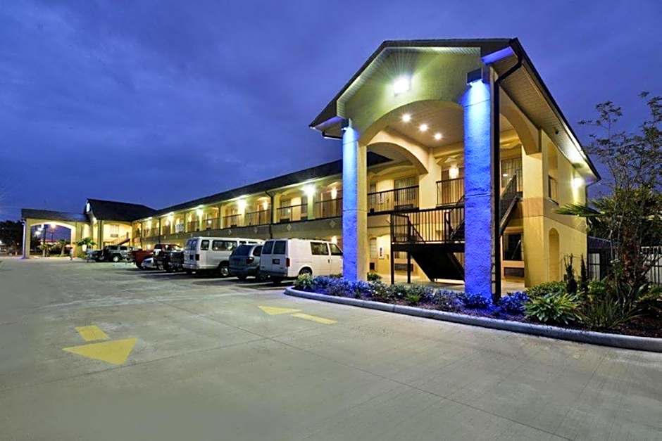 Americas Best Value Inn & Suites Lake Charles at I-210 Exit 11