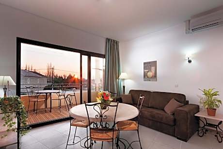Studio (2 Adults)