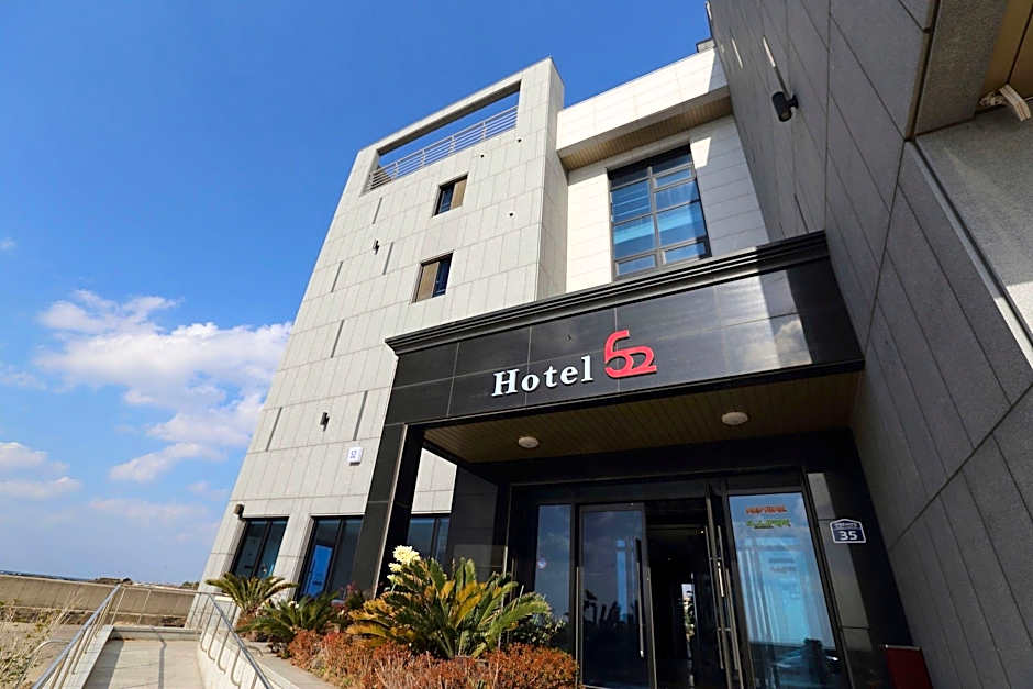 HOTEL52