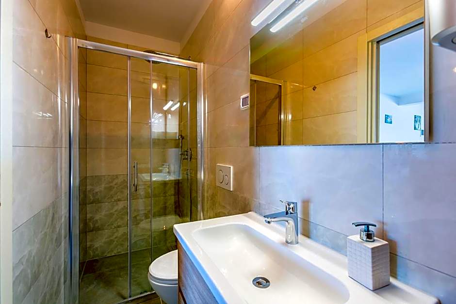 Deneris - App with Private Pool