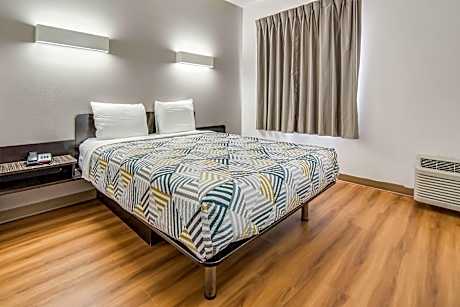 1 Queen Bed | Mobility Accessible Tub Nsmk